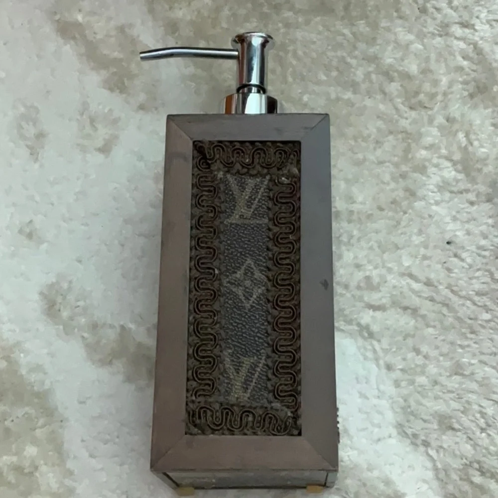 H by Halston Brown Bath Accessories Set for Elegant Decor